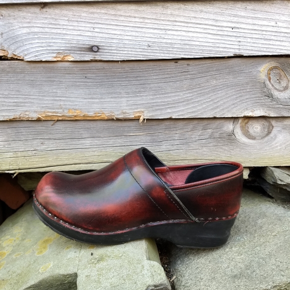 Burnt burgundy L.L. Bean clogs - Picture 5 of 6